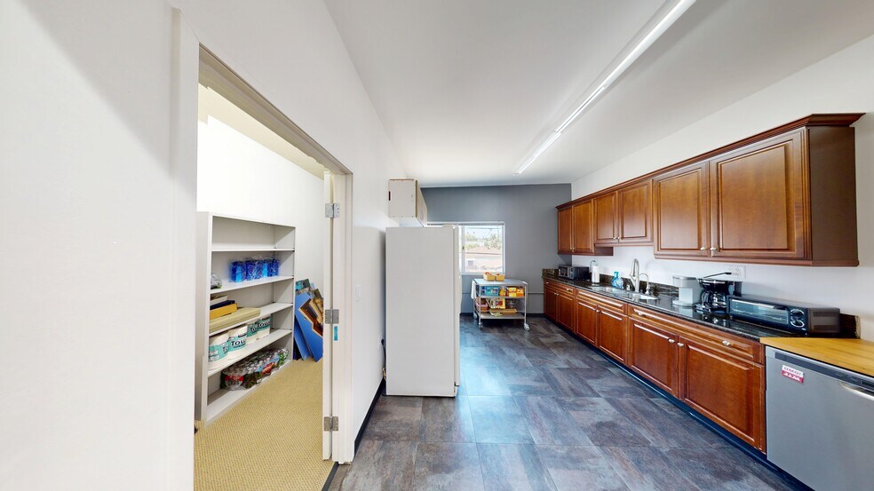 More Photos Of 1940 Garnet Ave, San Diego Medical For Sale