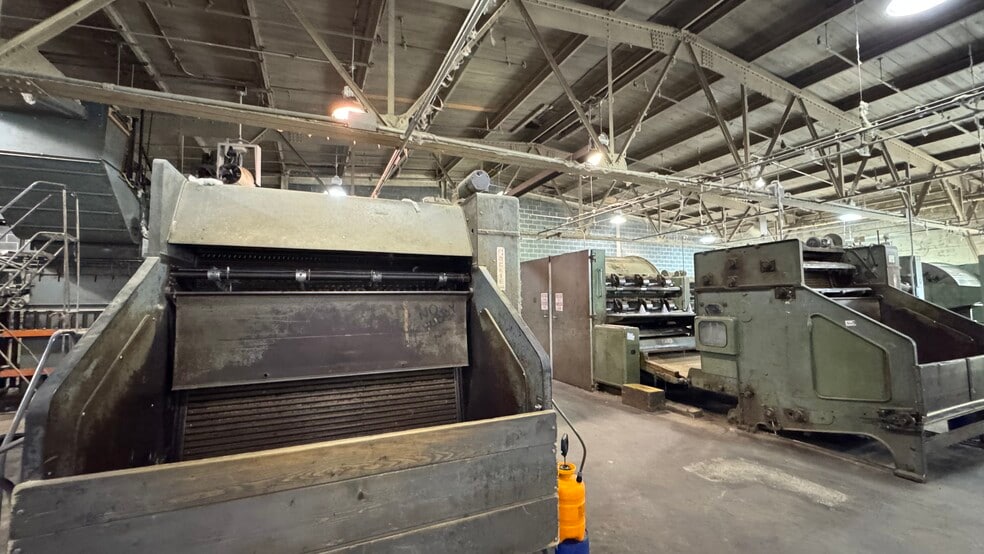 More Photos Of 240 S Main St, Nazareth Flex For Lease