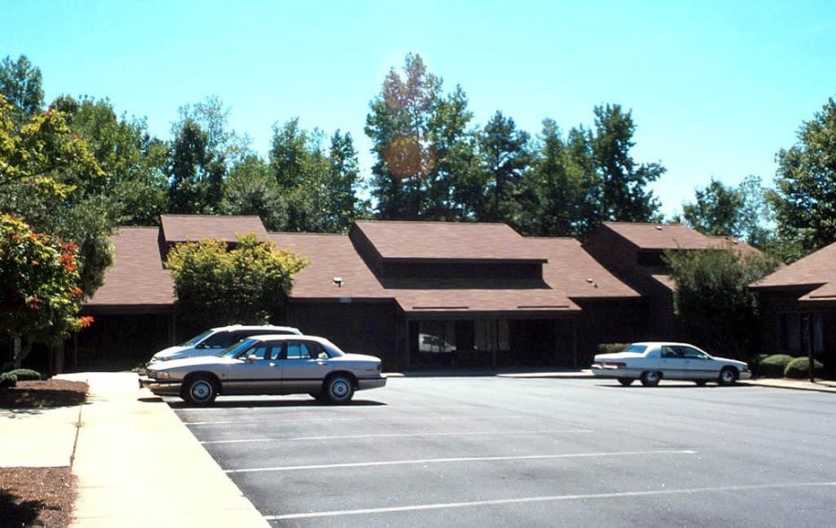 More Photos Of 3707 Latrobe Dr, Charlotte Office For Sale