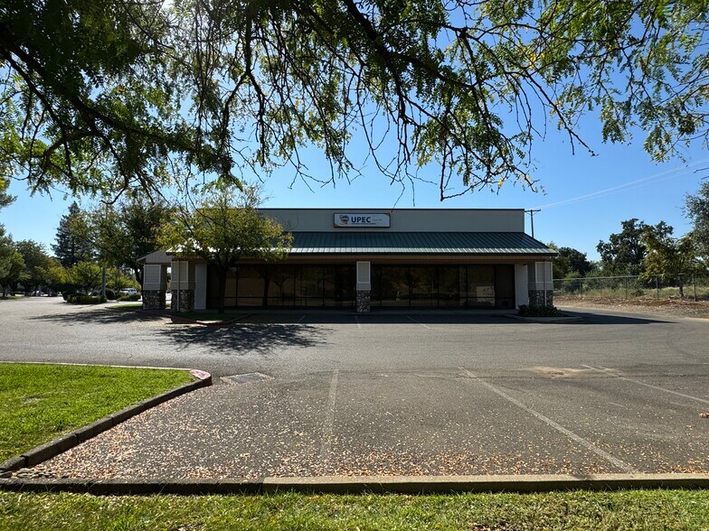 More Photos Of 1812 Park Marina Dr, Redding General Retail For Lease