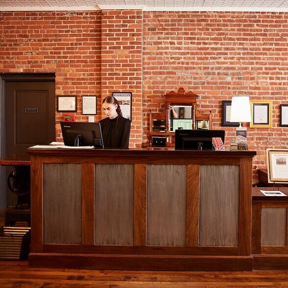 More Photos Of 297 North St, Pittsfield Hotel For Sale