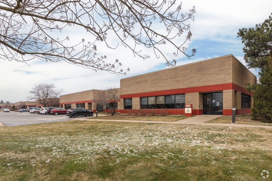 More Photos Of 950-990 Corporate Woods Pky, Vernon Hills Light Distribution For Lease