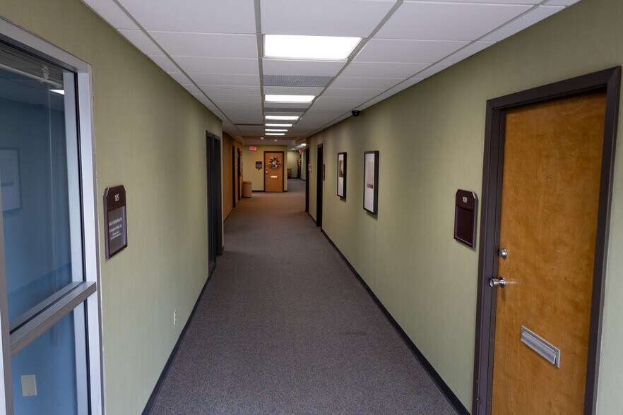 More Photos Of 400 E Red Bridge Rd, Kansas City Medical For Sale