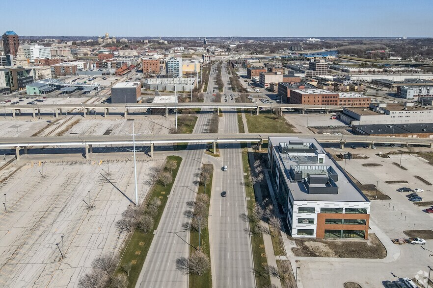More Photos Of 220 SW 9th St, Des Moines Office For Lease
