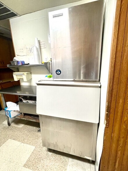 More Photos Of 924 N Main St, Mountain Grove Restaurant For Sale