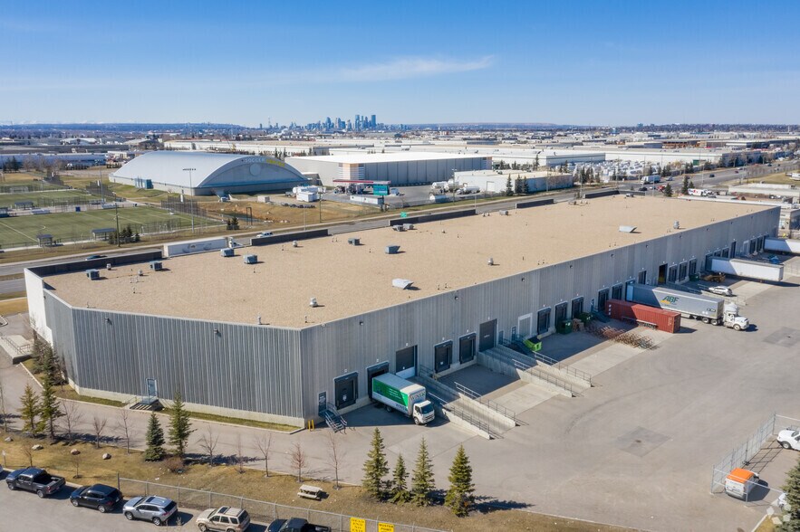 More Photos Of 7007 54th St SE, Calgary Distribution For Lease