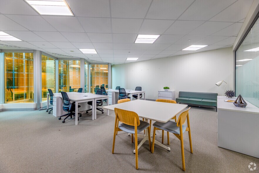 More Photos Of 200 Bay St, Toronto Coworking Space