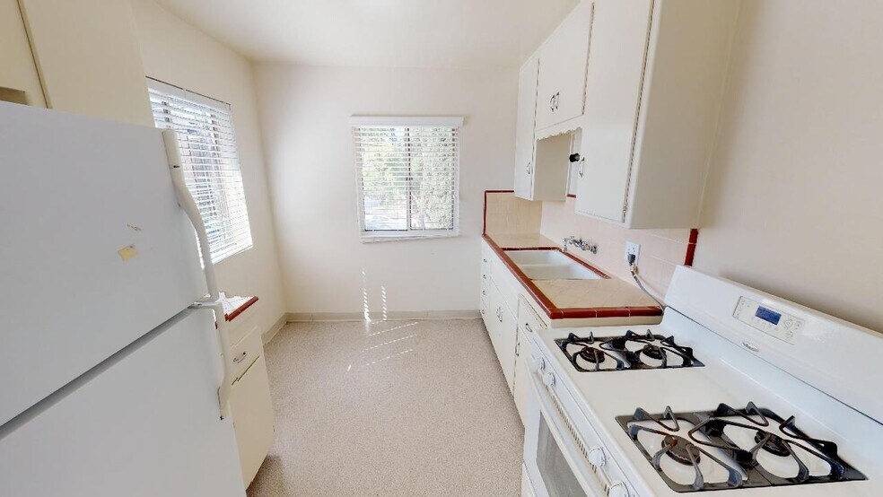 More Photos Of 830 C Ave, Coronado Apartments For Sale