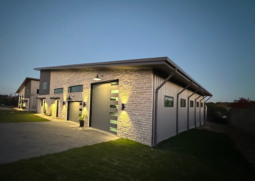 More Photos Of 1211 O Reilly Dr, Lakeway Showroom For Sale