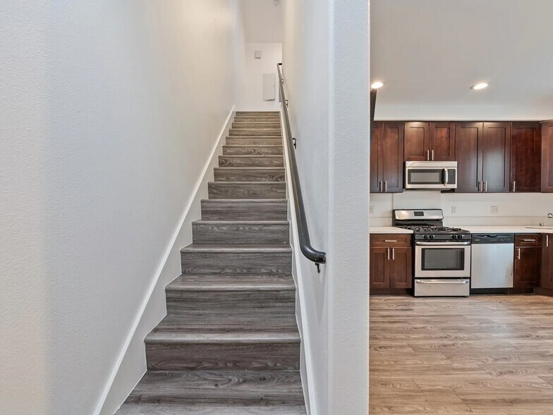 More Photos Of 1227 W 30th St, Los Angeles Apartments For Sale