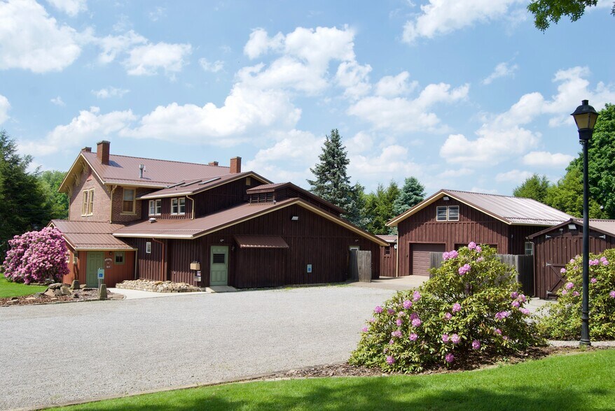 More Photos Of 690-692 State Route 66, Leechburg General Retail For Sale