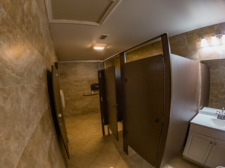 More Photos Of 1901 Leonid Rd, Jacksonville Schools For Sale