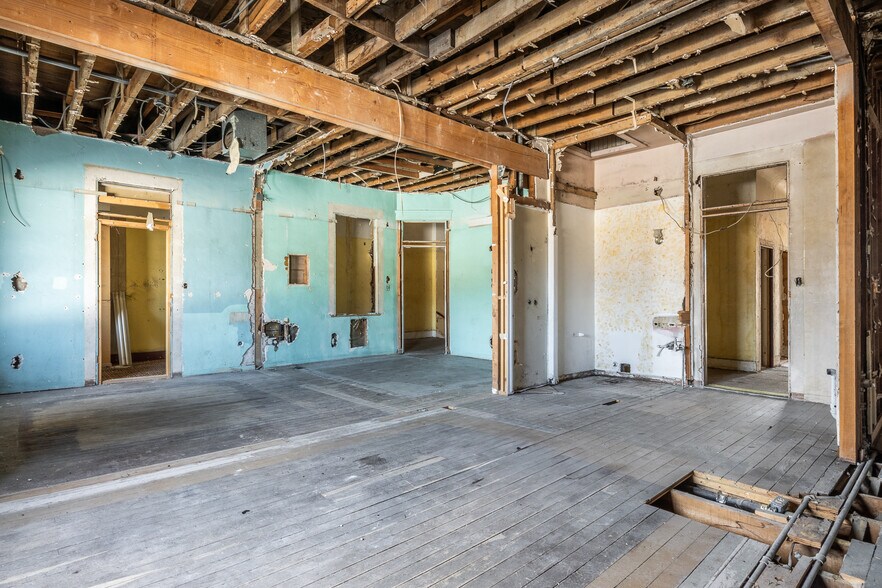 More Photos Of 162 N Main St, Bishop General Retail For Sale