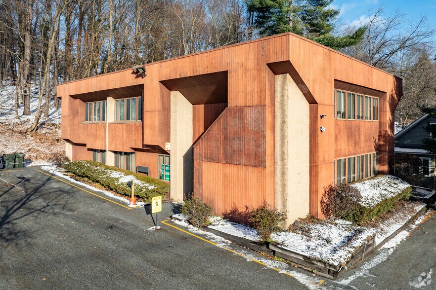 More Photos Of 156-158 Orange Ave, Walden Office For Sale