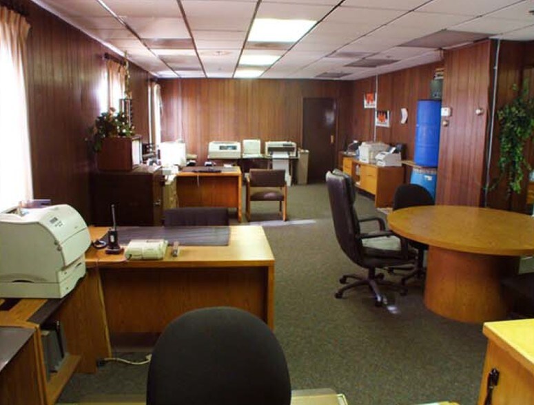 More Photos Of 254 W Broadway Rd, Mesa Distribution For Lease