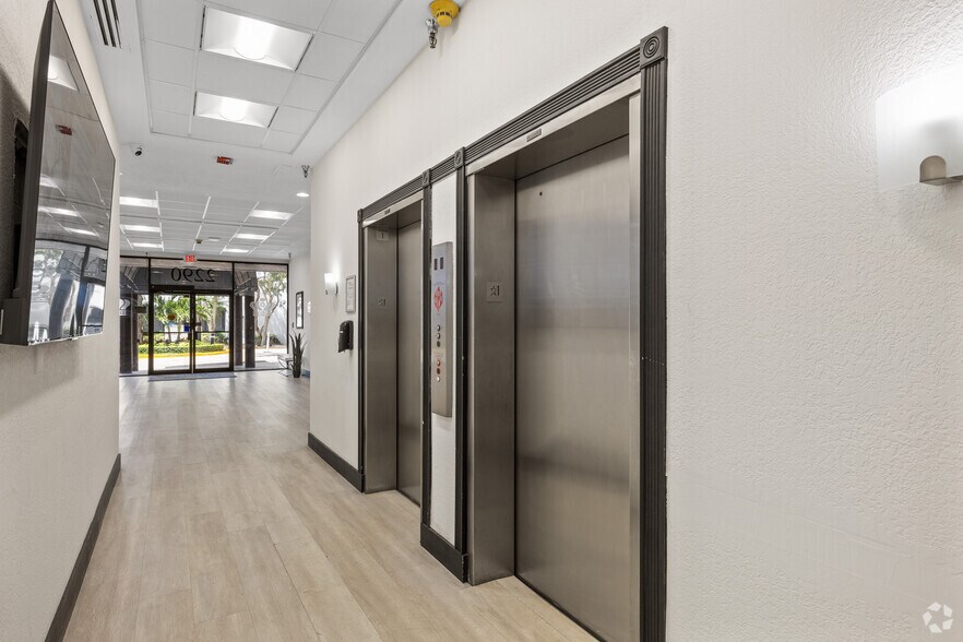 More Photos Of 2290 10th Ave N, Lake Worth Medical For Lease