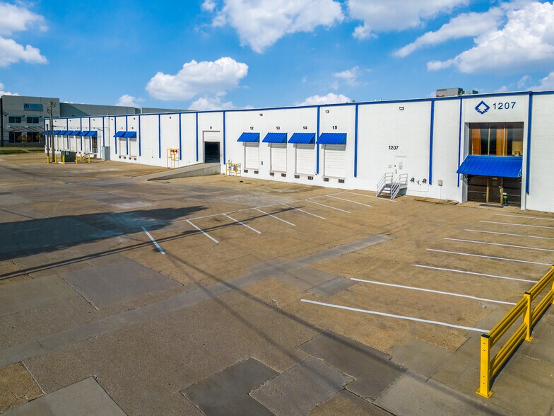 More Photos Of 1207 W Crosby Rd, Carrollton Manufacturing For Lease