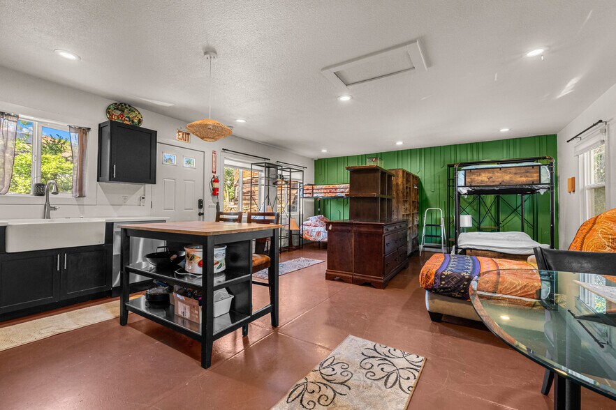 More Photos Of 320 Taylor Rd, Newcastle Specialty For Sale