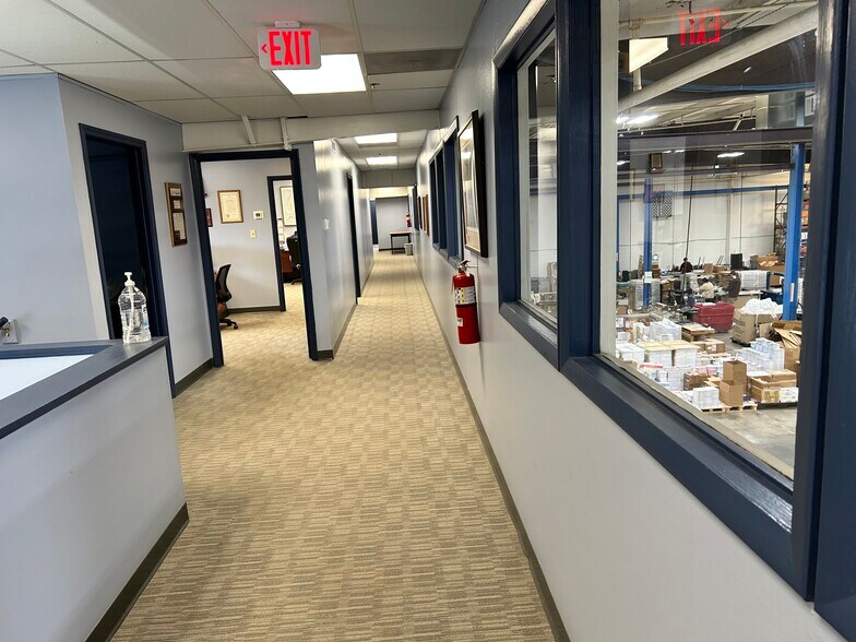 More Photos Of 1040 Cobb Industrial Dr, Marietta Manufacturing For Sale