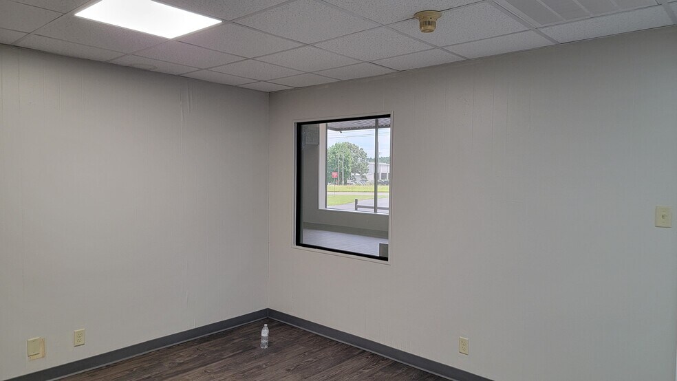 More Photos Of 2312 TX-135 Hwy, Kilgore Warehouse For Lease