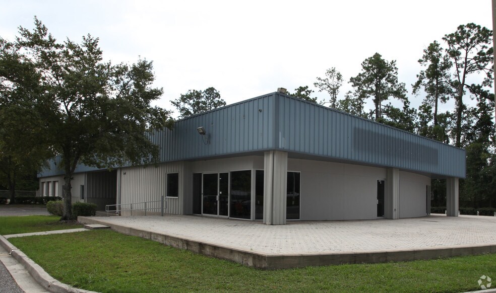 Primary Photo Of 7505 Blanding Blvd, Jacksonville Auto Dealership For Lease