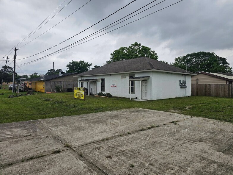 More Photos Of 215 FM 1942, Crosby Office For Lease