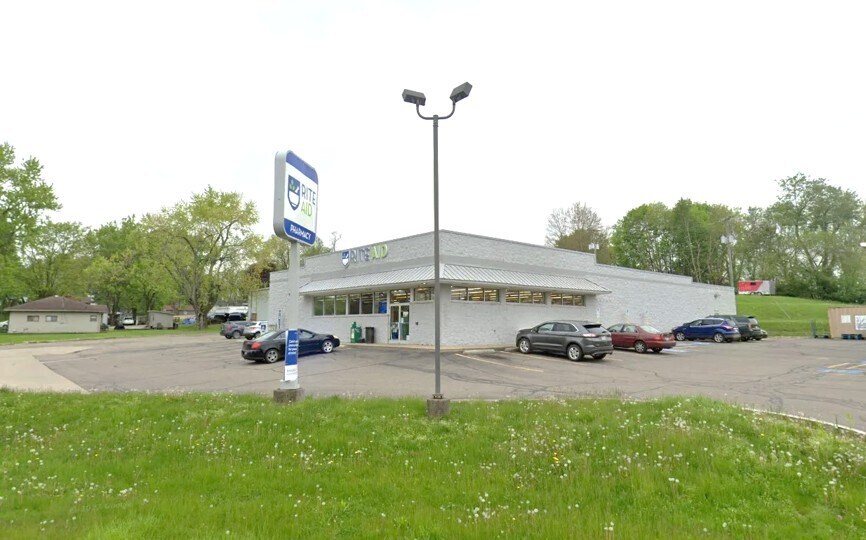 Primary Photo Of 117 S Main St, Fredericktown Drugstore For Sale