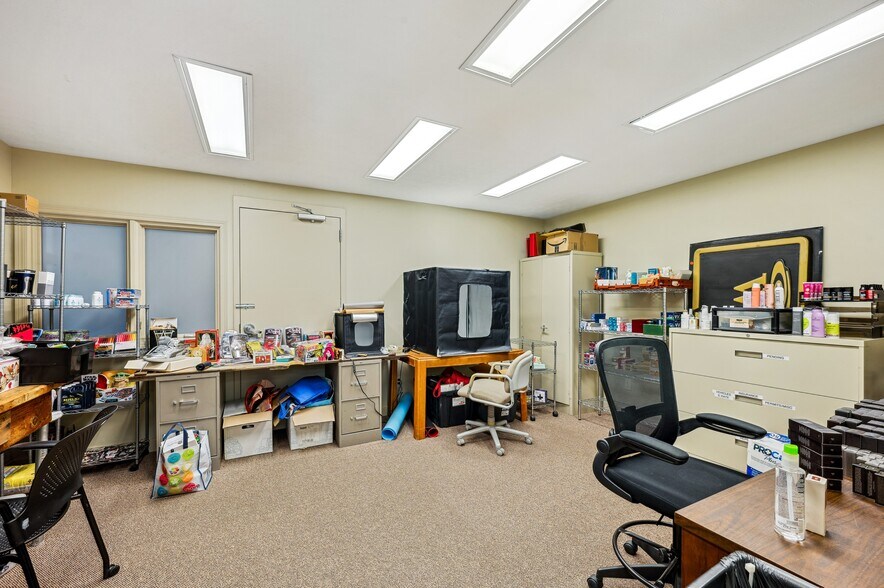 More Photos Of 207 Hawthorne Ave, Saint Joseph Warehouse For Sale