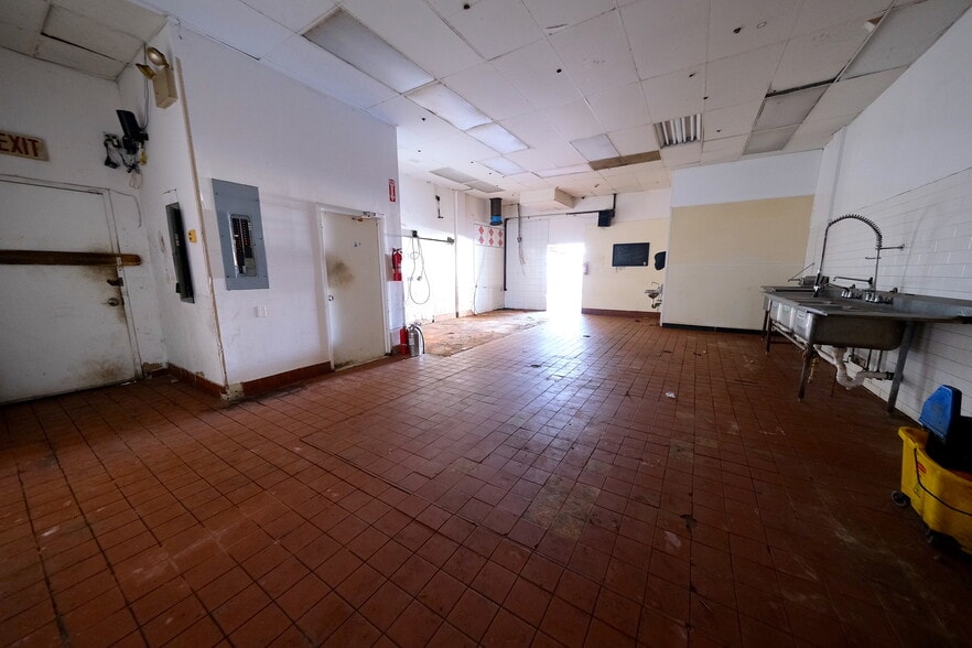 More Photos Of 191-219 Mineola Ave, Roslyn Heights Unknown For Lease