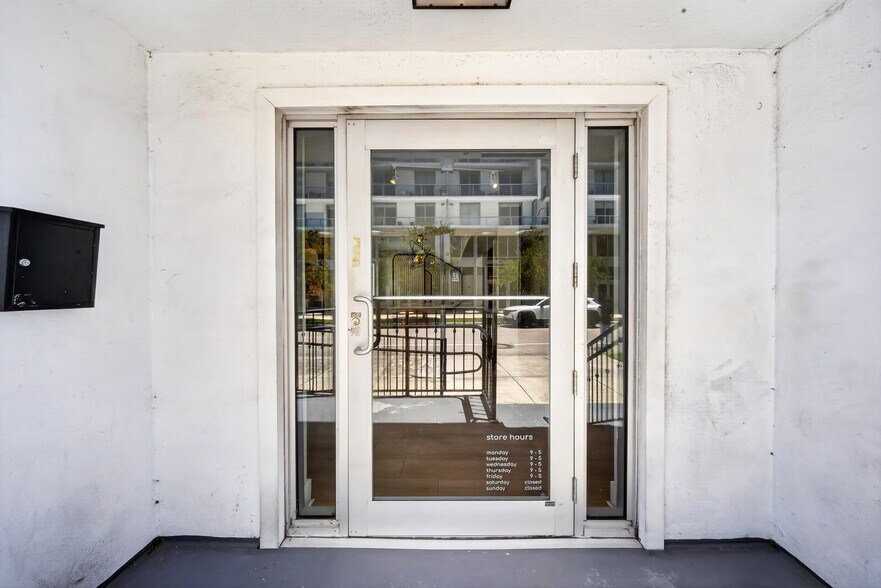 More Photos Of 286 NE 39th St, Miami General Retail For Lease