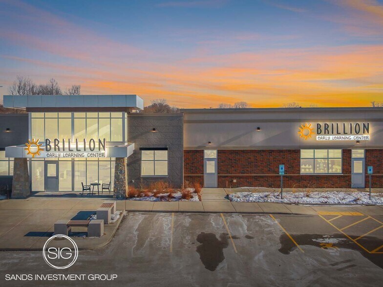 Primary Photo Of 524 N Francis St, Brillion General Retail For Sale