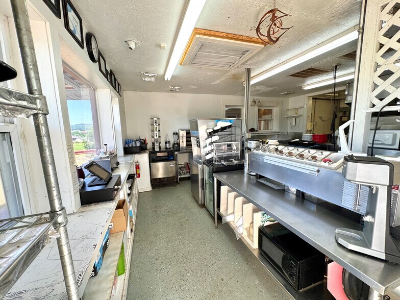 More Photos Of 19510 Leatherwood Rd, Salesville Freestanding For Sale