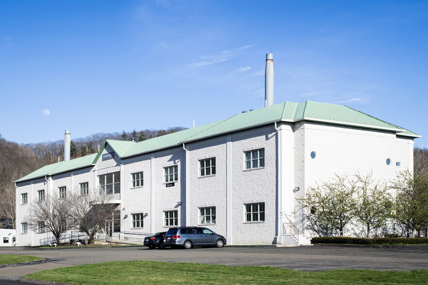 More Photos Of 4 Research Dr, Woodbridge Research And Development For Lease