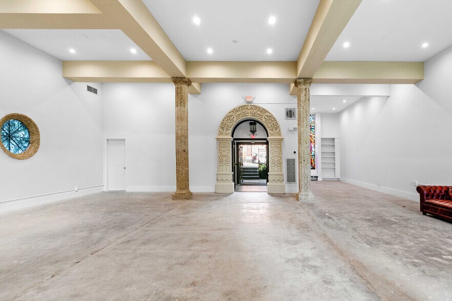 More Photos Of 210 S Kenwood St, Glendale Loft Creative Space For Lease