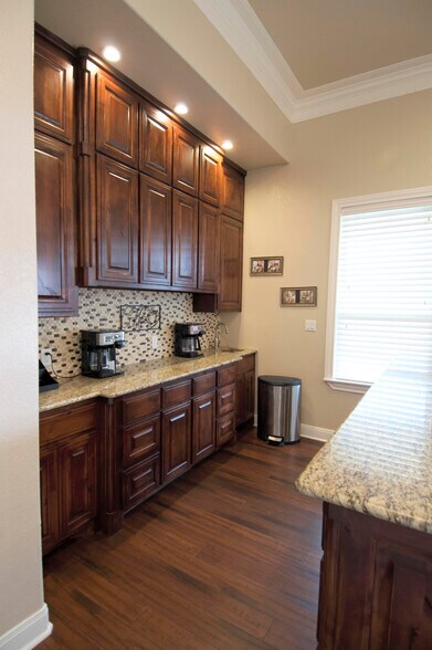More Photos Of 1150 Bromberg St, Mineola Office For Lease
