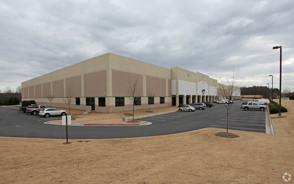More Photos Of 2021 Cedars Rd, Lawrenceville Warehouse For Lease