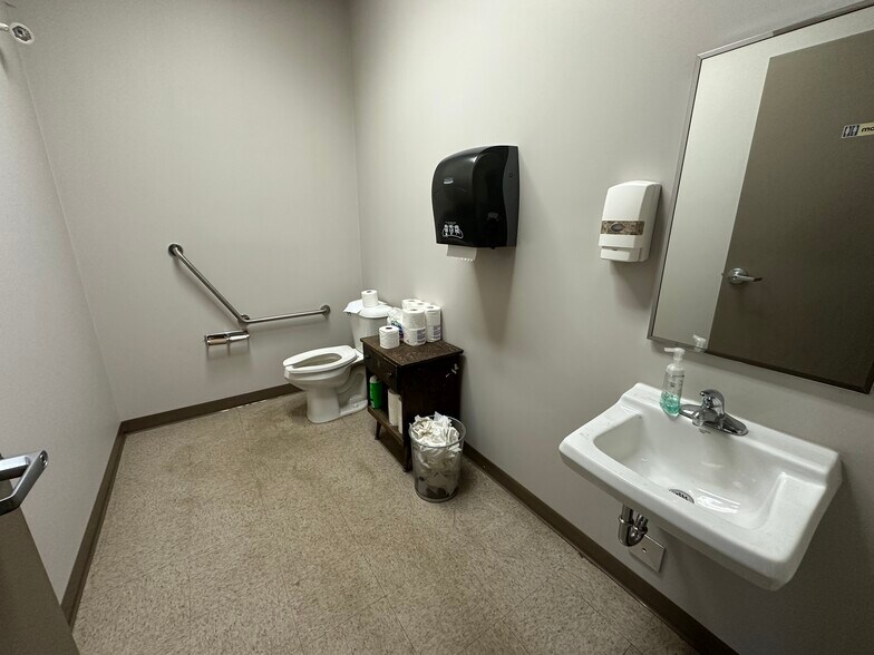 More Photos Of 10322 74 Av, Clairmont Service For Lease