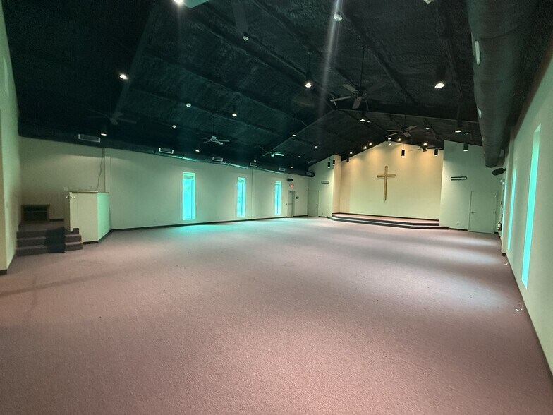 More Photos Of 10450 FM2153, Aubrey Showroom For Lease