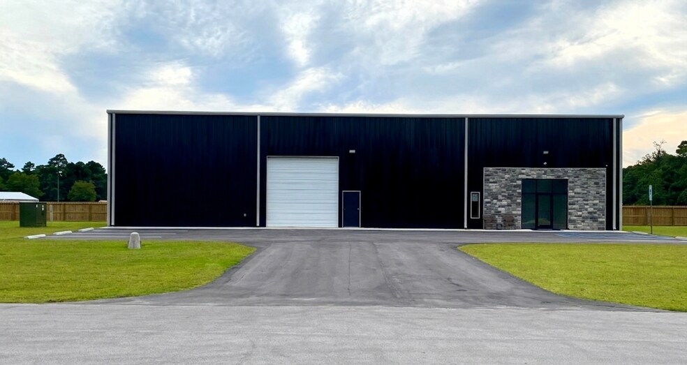 Primary Photo Of 107 Freedom Park Dr, Hubert Distribution For Lease