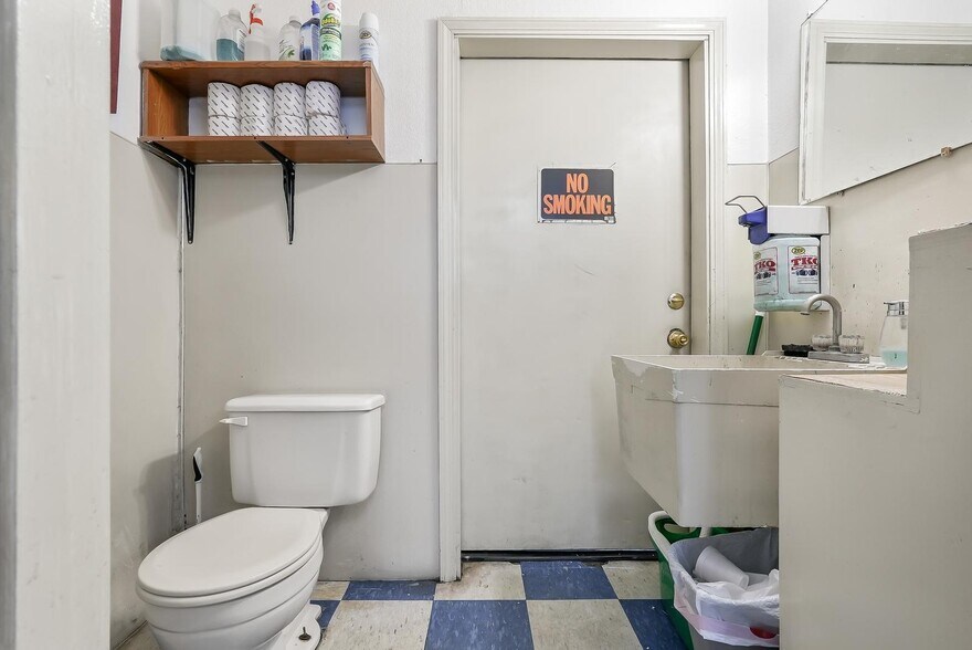 More Photos Of 555 N Pacific Hwy, Woodburn Auto Repair For Sale