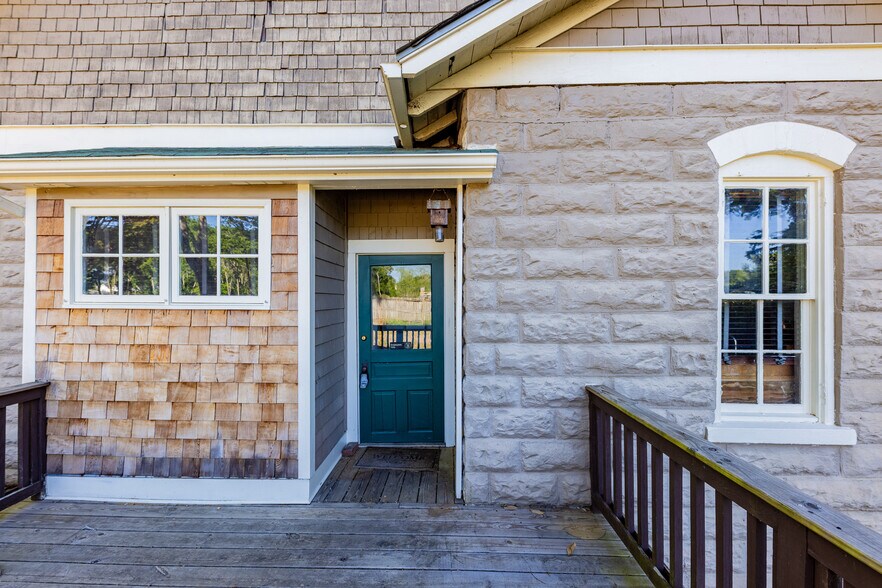 More Photos Of 314 S Green St, Thomaston Office For Sale