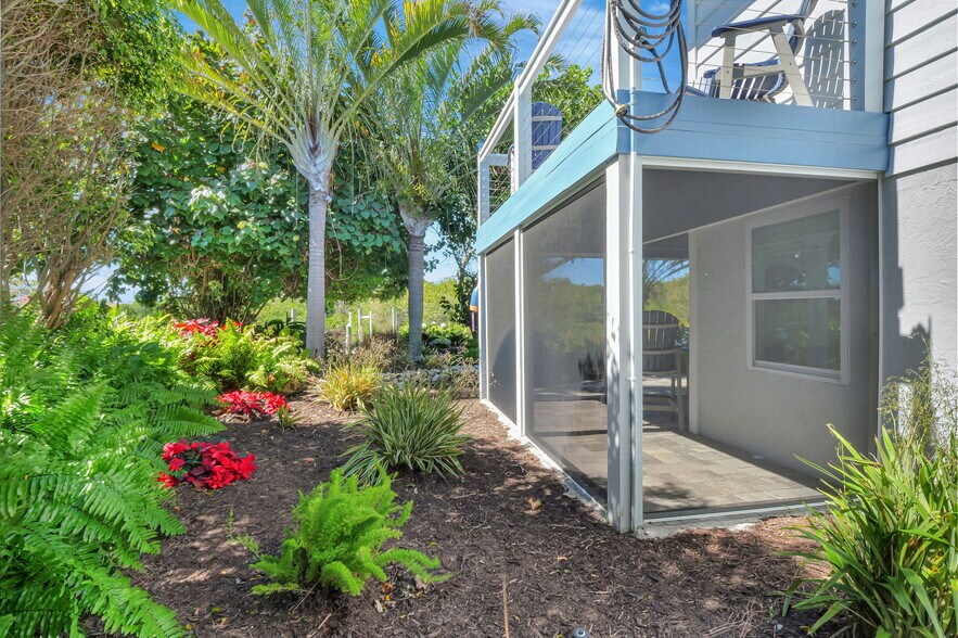 More Photos Of 193 Cocohatchee St, Naples Specialty For Sale