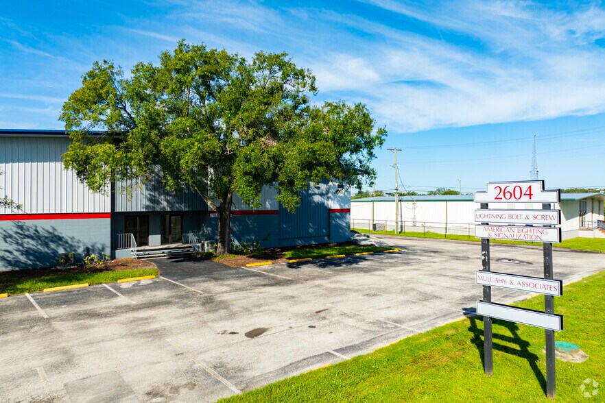 More Photos Of 2604 Tampa East Blvd, Tampa Warehouse For Lease