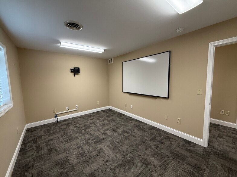 More Photos Of 369 Big Bay Rd, Queensbury Flex For Lease