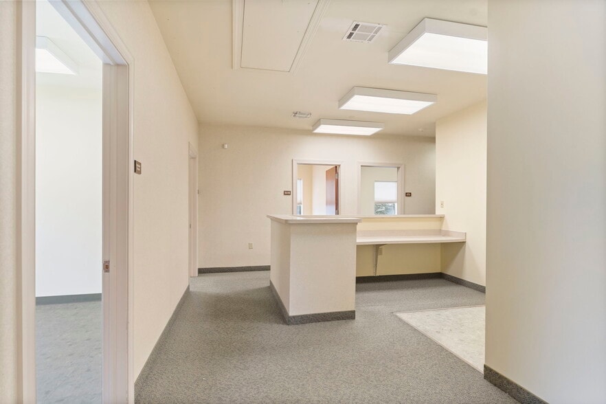 More Photos Of 1000 Coventry Dr, Phillipsburg Medical For Sale