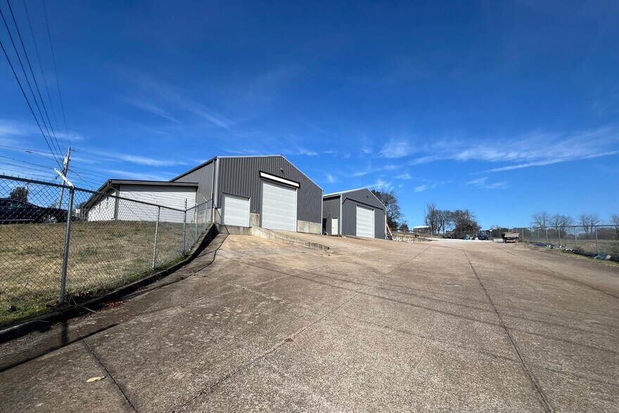 More Photos Of 1828 Braly Ln, Pulaski Light Distribution For Sale