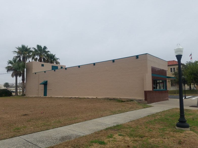 More Photos Of 221 6th St N, Texas City General Retail For Sale