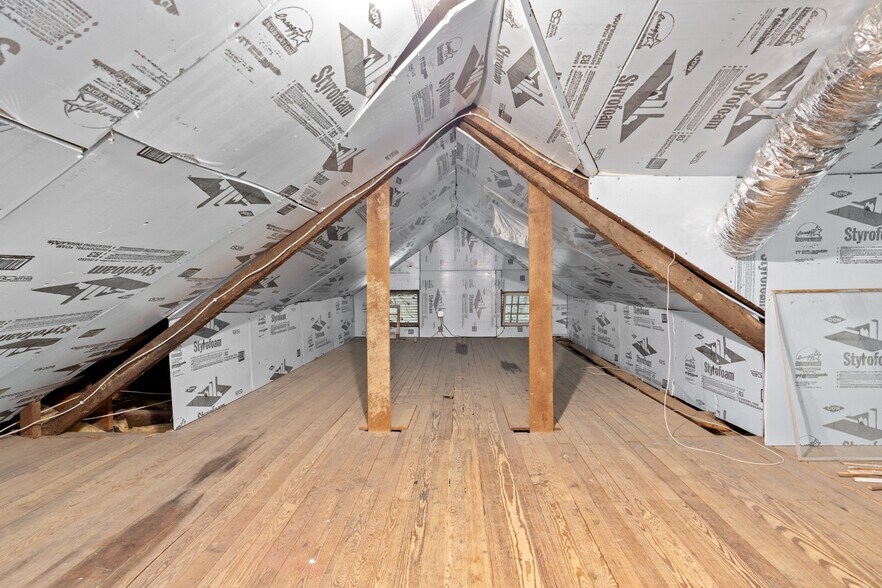 More Photos Of 219 Old Mill Rd, Winchester Office For Sale