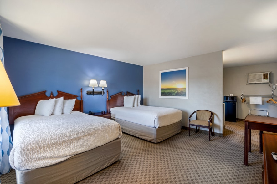 More Photos Of 480 W Deuce of Clubs, Show Low Hotel For Sale