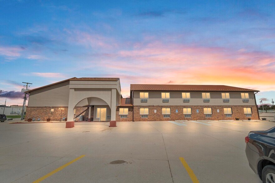 More Photos Of 500 E A St, Ogallala Hotel For Sale